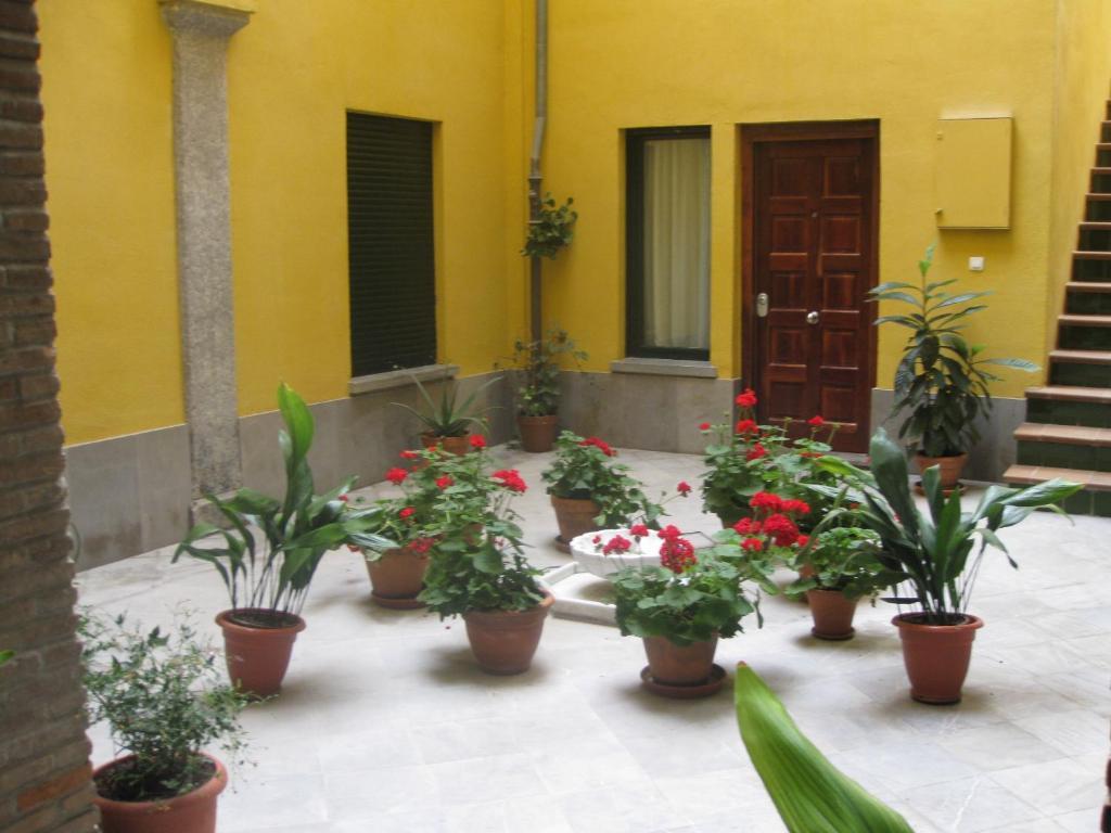 Apartamentos Puerta Real Granada Exterior photo