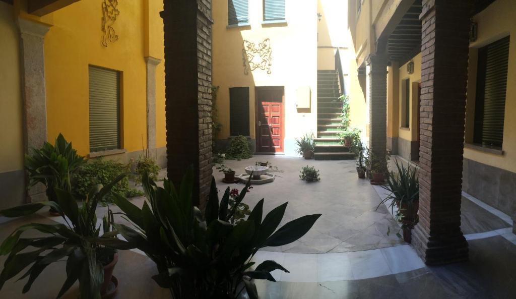 Apartamentos Puerta Real Granada Exterior photo